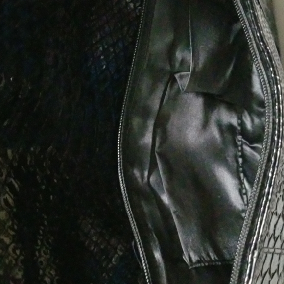 Black faux snakeskin pattern Envelope Clutch - Picture 2 of 5